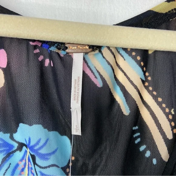 Free People Of Paradise Black Floral Sheer Crop Top size Small NEW - Picture 15 of 15